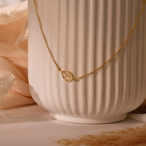 Leaf necklace 1