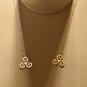 Triskelion necklace 1