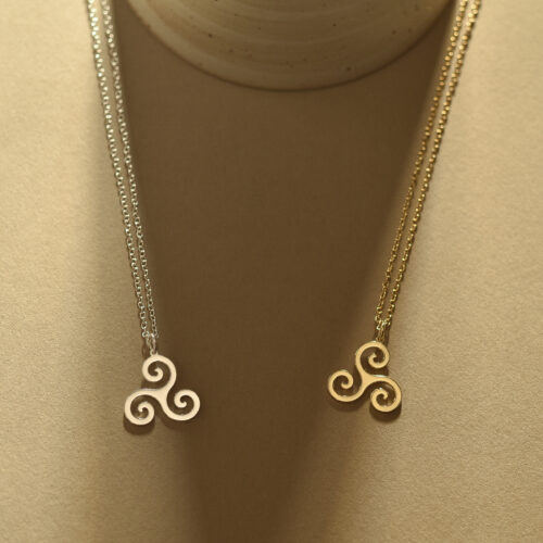 Triskelion necklace 1