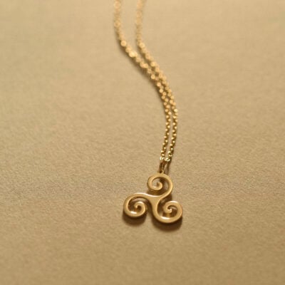 Triskelion necklace 2