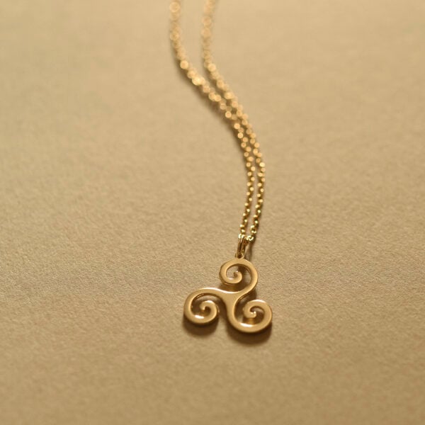Triskelion necklace 2