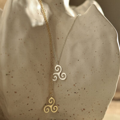 Triskelion necklace 3