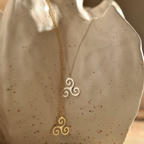 Triskelion necklace 3