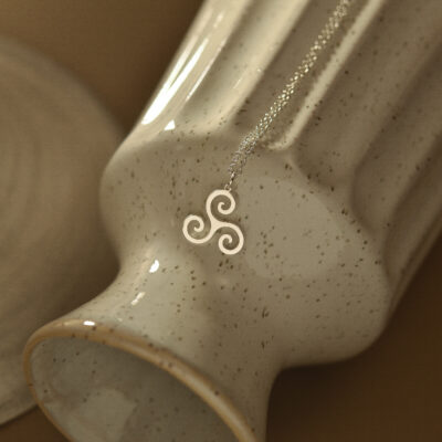 Triskelion necklace 4